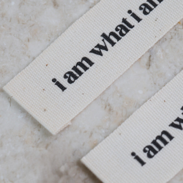 Labels/Webetiketten "I am what I am" von ATELIER BRUNETTE